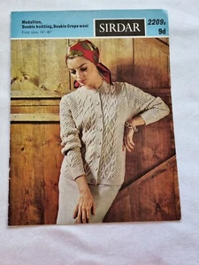 Sirdar Knitting Pattern 2209 - Ladies Aran Style Jacket - Used - Foto 1 di 3