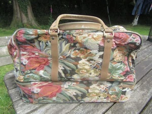 Tapestry Large Travel Weekend Carpet Bag Holdall .Elizabeth Arden . - Picture 1 of 11