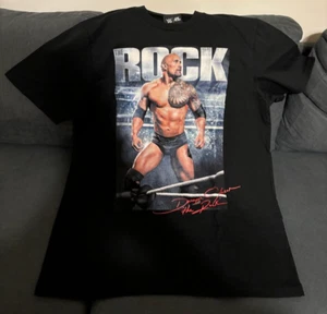 The Rock WWE Men's Black T-shirt New Picture-Logo Size Large - Picture 1 of 3