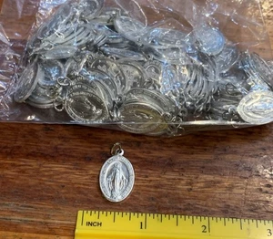 Medaglie Miracolose, lotto di 100 pezzi metallo devozione cattolica sfuso larghezza 5/8” - Foto 1 di 3