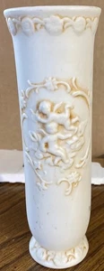 Lefton ~ Biskuit antike Knospenvase ~ gemarkt 1597 ~ erhabene Engel/Kirschen/Blumen - Bild 1 von 5