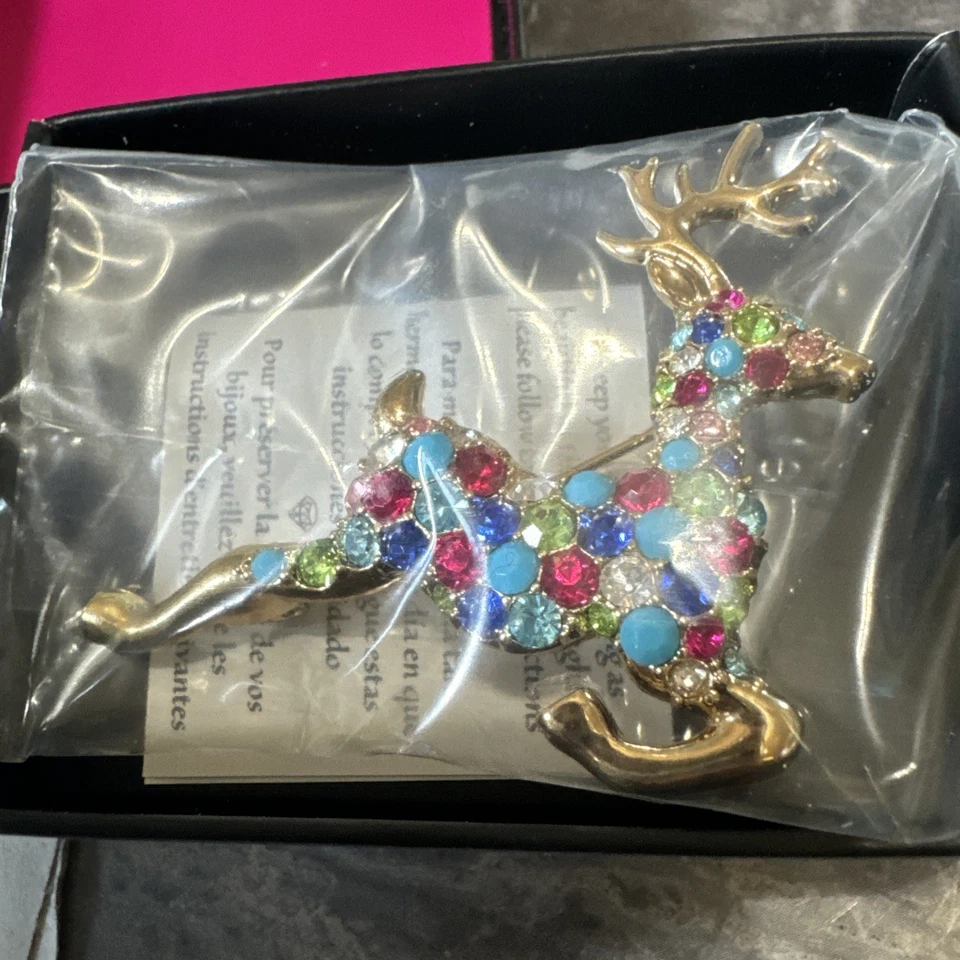 Avon 2017 Pave Reindeer Gold Tone Brooch Pin Boxed Christmas Holiday