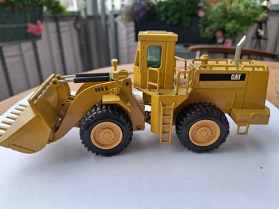 CAT Radlader 988 B, M 1:50, NZG Modell 167 - Bild 1 von 4