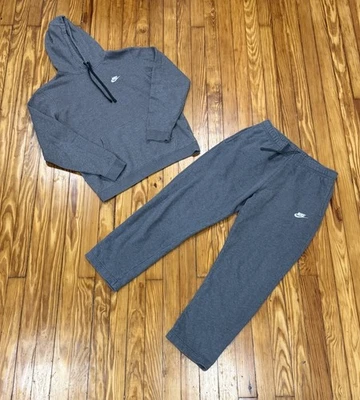 Conjunto de sudadera con capucha y pantalones gris polar Nike Sportswear Club talla mediana Foto 1 de 3