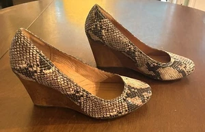 CLARKS Indigo LEATHER Snakeskin Print HIGH HEEL Wedge PUMPS - Women’s Size 9 US - Picture 1 of 11