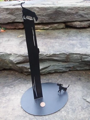 Artori Black Metal Dog VS Cat Paper Towel Holder, Dog And Cat Lover Kitchen - Image 1 of 4