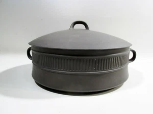 Cazuela danesa moderna Midcentury DANSK Quistgaard estriada de piedra flamífera de 4 cuartos - Imagen 1 de 7