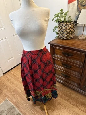 Vtg 90s TARTAN PLAID PRINT PLEATED SKIRT green red heraldry crest 16p USA Xmas - Image 1 of 4