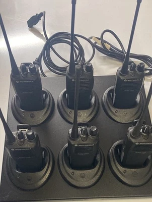 6 Used Motorola CP200 Radius UHF 438-470 Mhz 4 Ch 4W Analog AAH50RDC9AA1AN - Image 1 of 4
