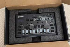 Roland AIRA Compact J-6 Chord Synthesizer - Picture 1 of 8