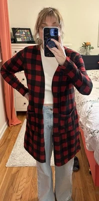 女式缝制爱情红色和黑色水牛格子开衫,尺寸 L — 第 1/4 张图片