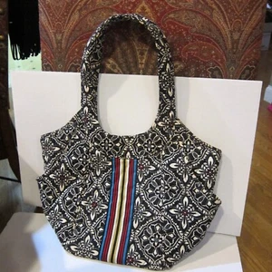 Vera Bradley SCHULTERHANDTASCHE IN BARCELONA SIEHT UNBENUTZT AUS SEHR GEPFLEGT 12" T X 11" W - Bild 1 von 5