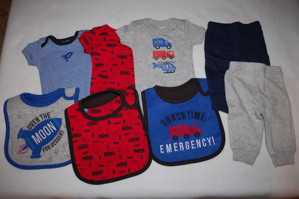 LOTE BEBÉS NIÑOS Camisas Pantalones Baberos FIRETRUCK HELICOPTOR ROCKET Rojo Azul Gris 0-3 MO Foto 1 de 1