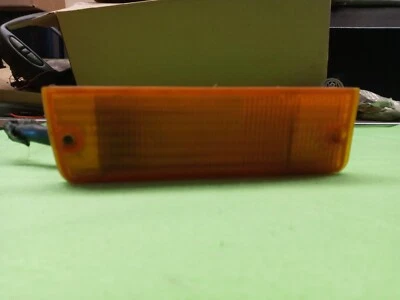 87 88 89 90 91 DODGE SHADOW SUNDANCE CORNER TURN PARK LIGHT PASSENGER SIDE - Image 1 of 3