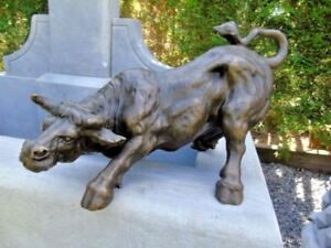 taureau en bronze , statue animalier d un taureau en bronze , lourd !!!