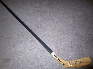 BRAD RICHARDS Chicago Blackhawks Autographed SIGNED Hockey Stick w/COA - Picture 1 of 1
