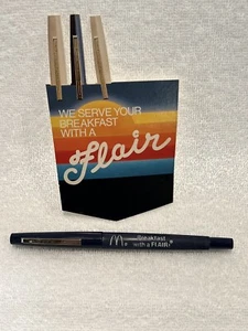 McDonalds Vintage 1979 Crew Badge Papier Pin auf "Frühstück mit Fackel" & Stift NOS - Bild 1 von 8