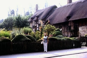 VINTAGE 1972 ASSORTED UK FAMILY HOLIDAY 35MM COLOUR SLIDES X 12(A)--FREE POSTAGE - Picture 1 of 12