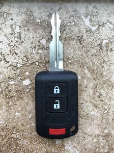 LLAVERO REMOTO COMBO MITSUBISHI MIRAGE OUTLANDER (3 BOTONES) FCC: OUCJ166N ¡COMO NUEVO! - Imagen 1 de 3