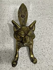 HEAVY BRASS FOX HEAD DOOR KNOCKER WITH FRONT LEGS & TAIL AS BACKPLATE + FIXINGS - Picture 1 of 5