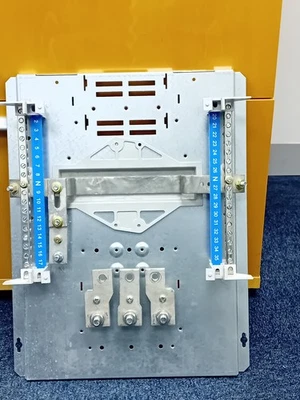 Eaton / Memshield 2 - 400 amp lower pan assembly taken from a 12 way Panel Board - Image 1 of 4