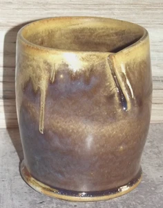 Studio Pottery Cup Folded Design, Signed GMD B136 - Picture 1 of 2