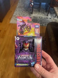 Transformers Legacy Iguanus - 3.5" Core Class Legends Scale Action Figure - Picture 1 of 2