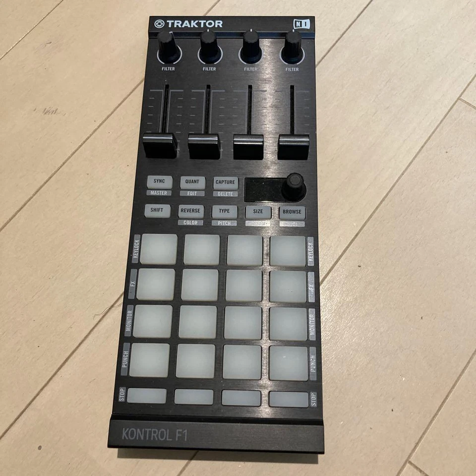 Native Instruments TRAKTOR KONTROL F1 DJ Controller Remix und Re-Edit Tracks - Bild 1 von 1
