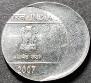 India Re 1, UNC Error, Nritya Mudra, 2007, with 'OFF CENTER STRIKE' (A-42) - Picture 1 of 2