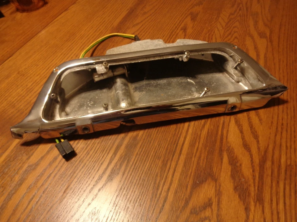 1961 1962 1963 Chrysler Imperial Left Hand Front Turn Signal Housing Bezel  — 第 1/4 张图片