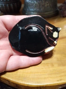 Gatto paffuto nero che dorme ceramica argilla studio artigianale vintage - Foto 1 di 4
