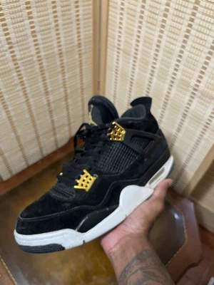 Jordan 4 Royalty Foto 1 de 4
