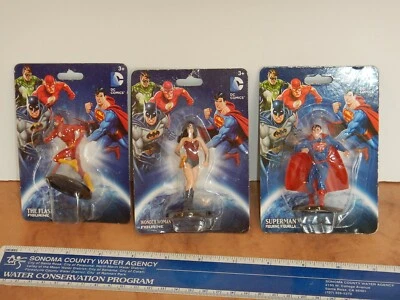 LOTE DE 3 MINI FIGURAS MONOGRAMA DC COMICS, WONDER WOMAN, SUPERMAN, THE FLASH, NOS Foto 1 de 2