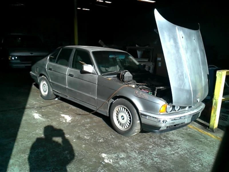 BRAÇO DE CONTROLE INFERIOR ESQUERDO DO MOTORISTA FR FORWARD SERVE 89-95 BMW 525i 88357 - Imagem 1 de 1