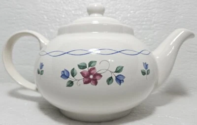 Pfaltzgraff Bonnie Brae Tea Pot Creamer Sugar Bowl Salt & Pepper Shaker 2 Plates - Image 1 of 4