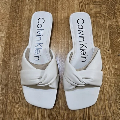 Женские сандалии на плоской подошве Calvin Klein цвета слоновой кости Marita. Размер 8 М, новый в коробке - Изображение 1 из 4