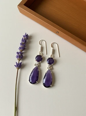 Elegantes Pendientes de Piedras Preciosas Lágrima de Zafiro Púrpura | Cuelgan de Plata Hechos a Mano Foto 1 de 4