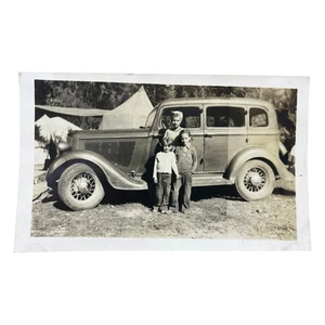 Foto De Colección Años 30 Plymouth Coche Niños Camping Escena Carpas Familia Vacaciones Instantánea - Imagen 1 de 3