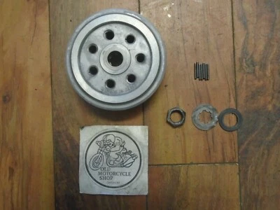 Suzuki DS 185 1978 buje de embrague con arandelas de resortes, tuerca y pasadores de resorte Foto 1 de 4