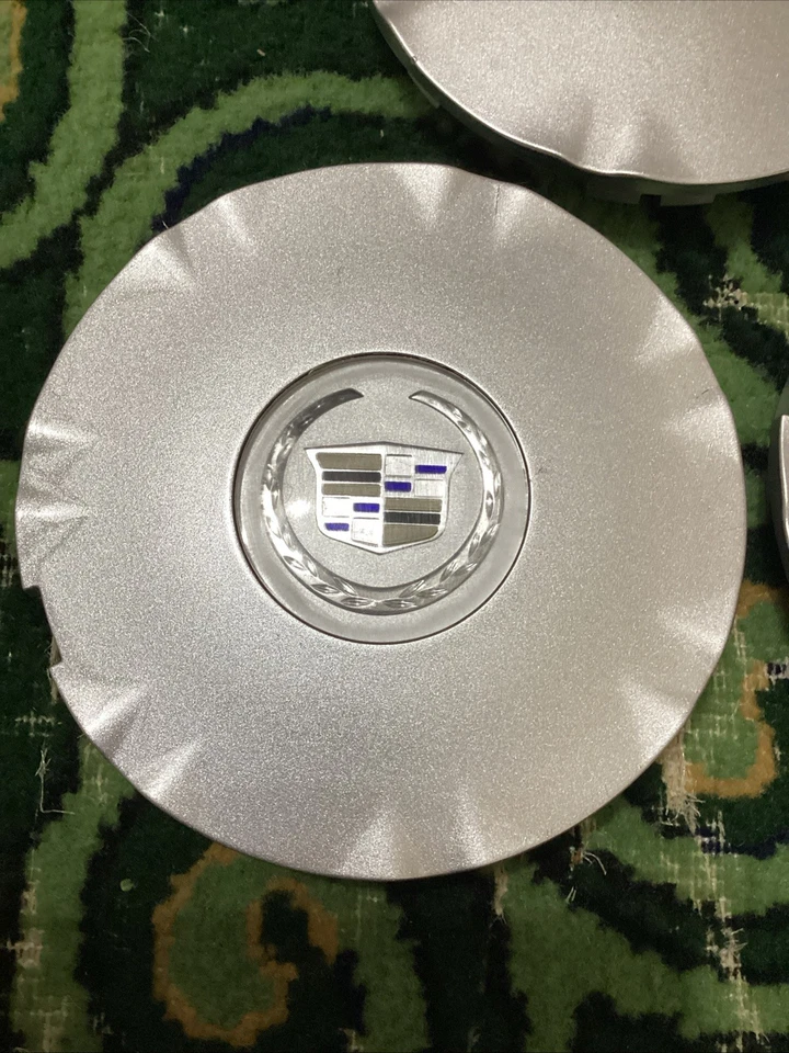 CADILLAC SRX 9599024 OEM TAPACUBOS TAPACUBOS CUBIERTA LLANTA PLATEADA 10-16 1 pieza Foto 1 de 4