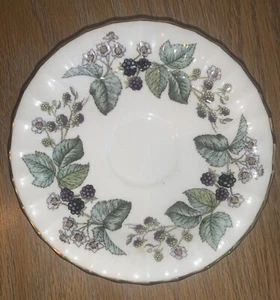 "Platillo taza de té vintage Royal Worcester Lavinia crema 5 3/4""" - Imagen 1 de 4