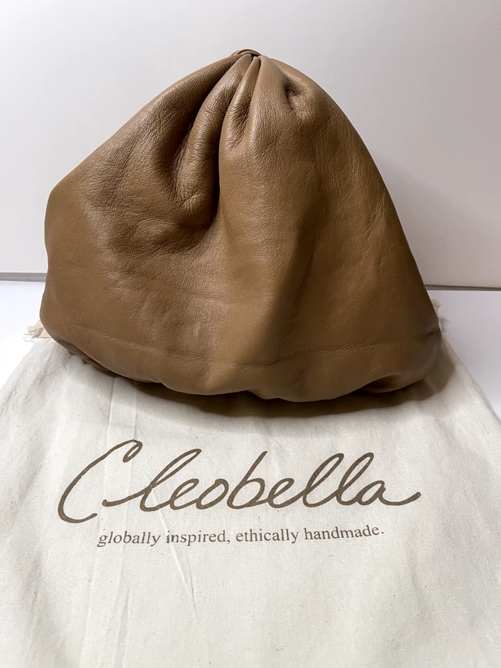 Bolso Hobo Nia Cleobella de cuero nude con asa superior Foto 1 de 4