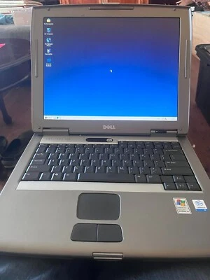 Vintage Dell Laptop Duo Windows 2000 512 MB 40 GB RS232 PARALLELO & porta com seriale - Immagine 1 di 4