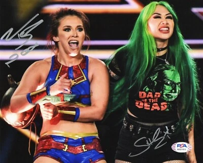 Shotzi & Tegan Nox WWE Divas 签名亲笔签名 8 x 10 照片 带 PSA 正品证书 — 第 1/2 张图片