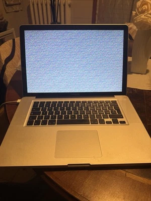 APPLE MacBook Pro 15"  A1286 - rotto per  RICAMBIO-alimentatore -ram-hd-dvd  - Immagine 1 di 4