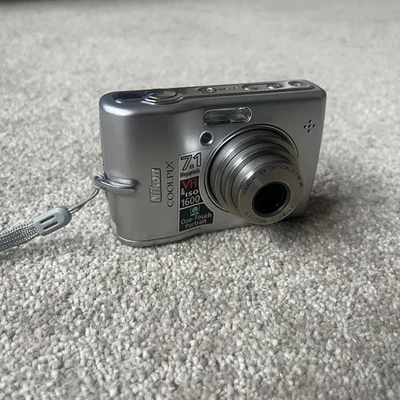 Nikon Digital Camera Coolpix L12 7.1MP Silver & Travel Case Tested & Working - Image 1 of 4