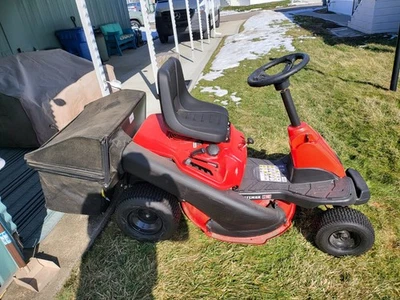 Craftsman r R110 30-in 10.5-HP riding lawn mower - Image 1 of 4
