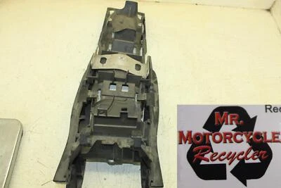 Suzuki GSXR750 2006 OEM guardabarros trasero guardabarros marco A-24D Foto 1 de 4