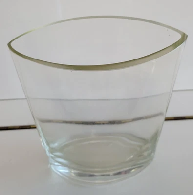 RECTANGULAR CLEAR GLASS VASE ANGLED EDGES 8.25 BY 6.5 BY 3.25 INCHES - Image 1 of 4
