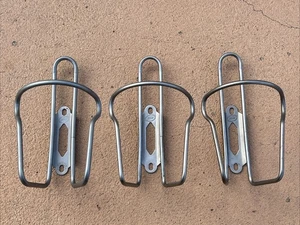 Tres jaulas para botellas de agua de alto rendimiento vintage tubulares de acero inoxidable - Imagen 1 de 15